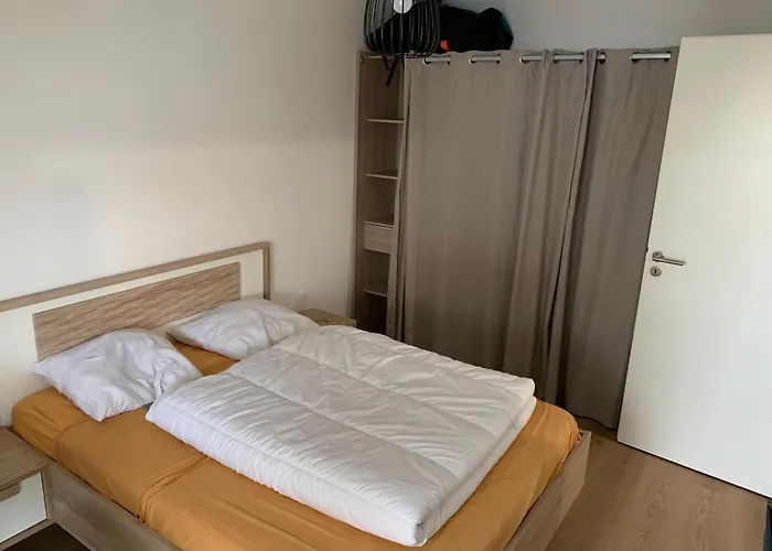 A Avec Terrasse Et Parking - Fr-1-482-177 *