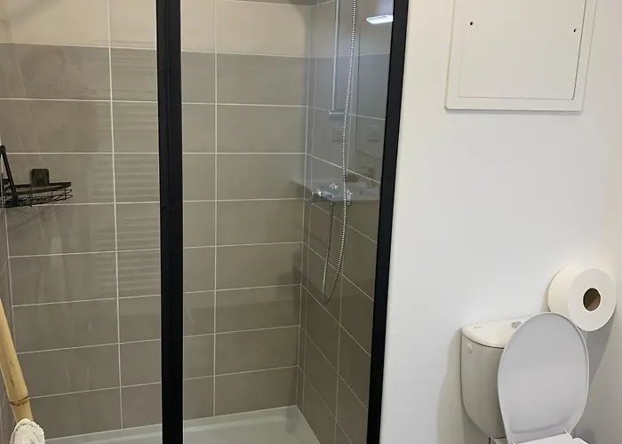 A Avec Terrasse Et Parking - Fr-1-482-177 *